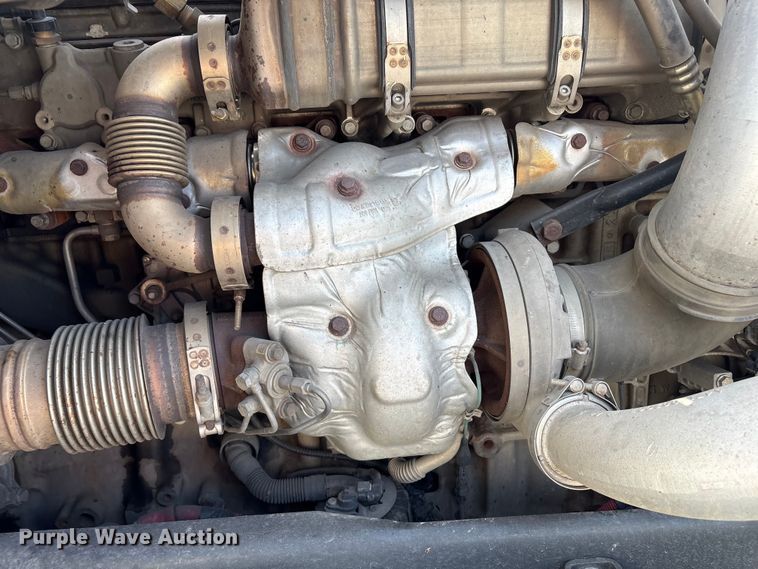 image for item YA4048 2021 Western Star 4900 semi truck