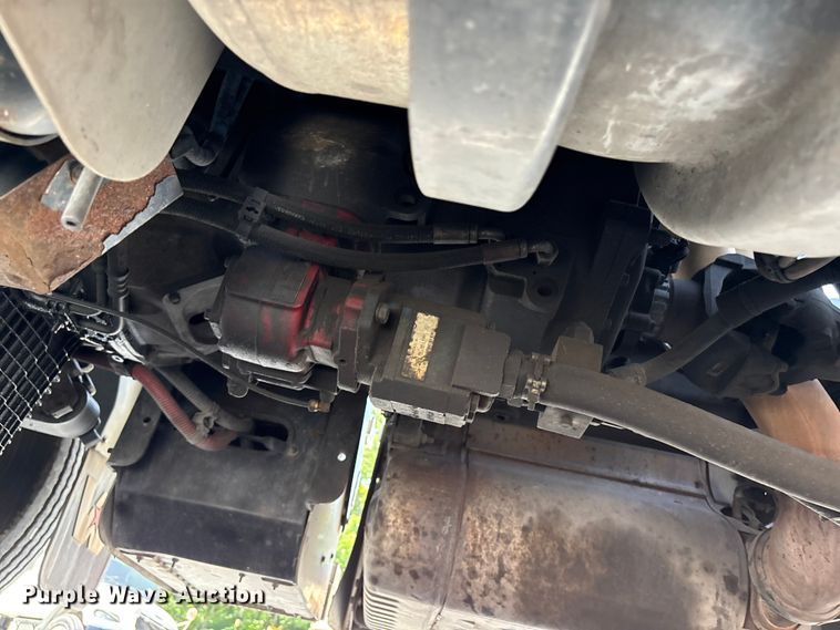 image for item YA4048 2021 Western Star 4900 semi truck