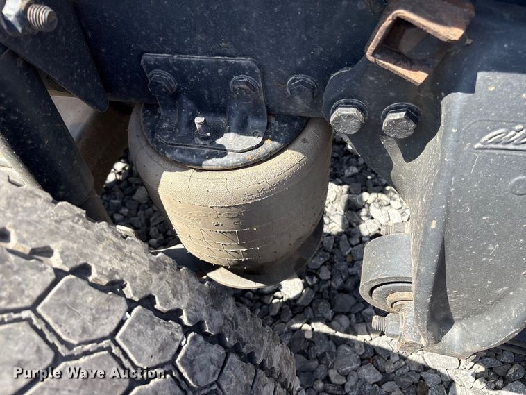 image for item YA4048 2021 Western Star 4900 semi truck