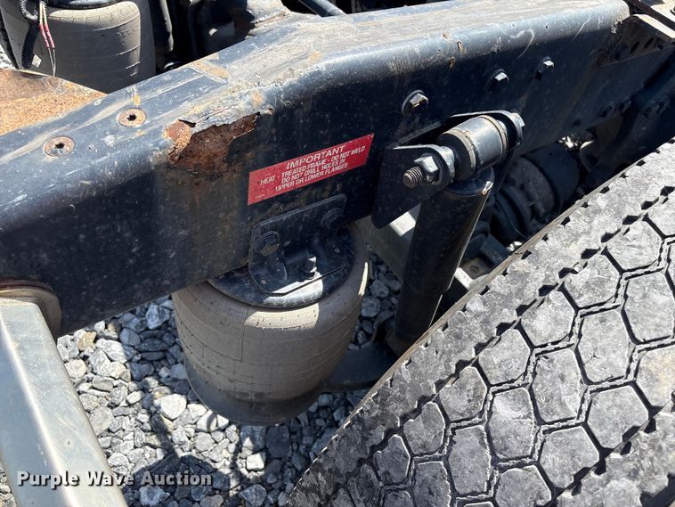 image for item YA4048 2021 Western Star 4900 semi truck