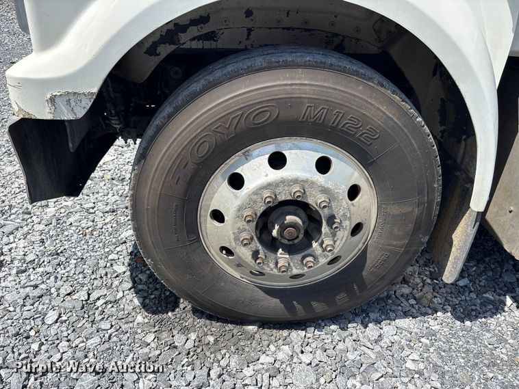 image for item YA4048 2021 Western Star 4900 semi truck