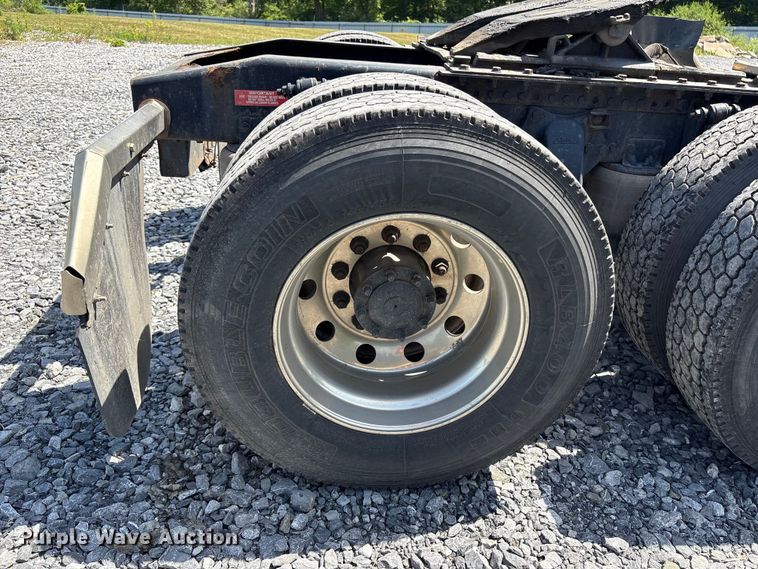 image for item YA4048 2021 Western Star 4900 semi truck