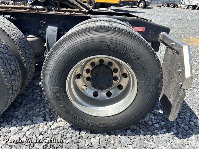 image for item YA4048 2021 Western Star 4900 semi truck