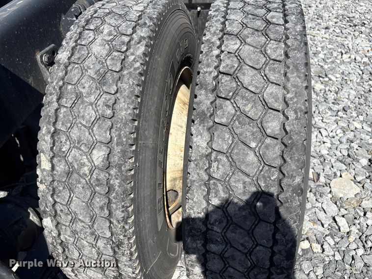 image for item YA4048 2021 Western Star 4900 semi truck
