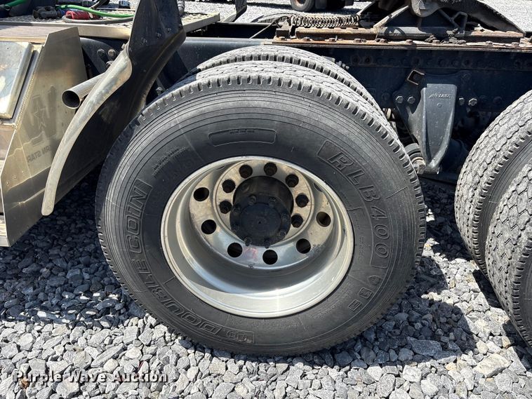 image for item YA4048 2021 Western Star 4900 semi truck