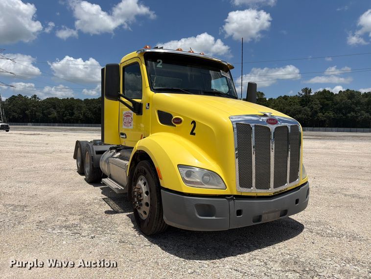 image for item YA4059 2017 Peterbilt 579 semi truck