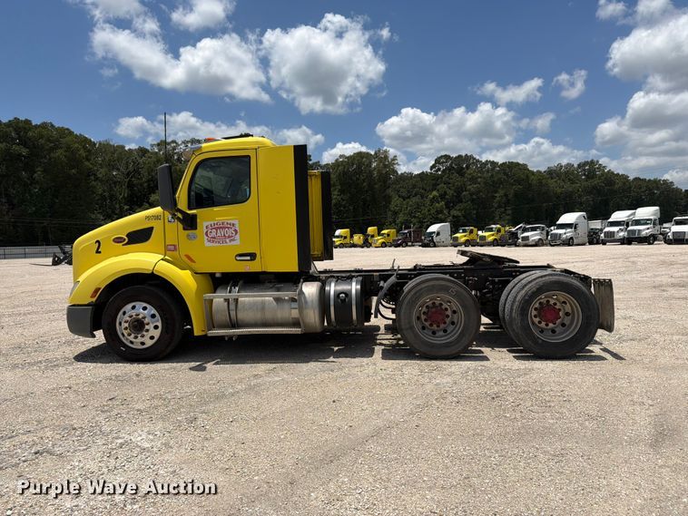 image for item YA4059 2017 Peterbilt 579 semi truck