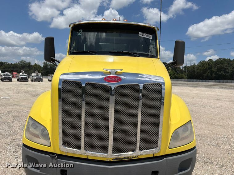 image for item YA4059 2017 Peterbilt 579 semi truck