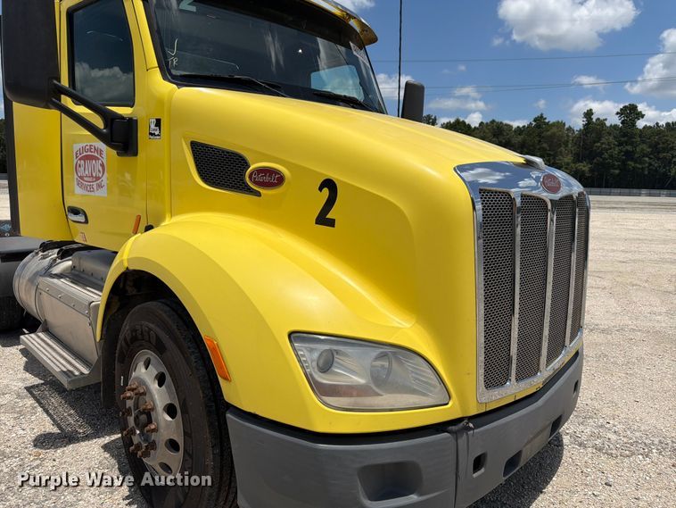 image for item YA4059 2017 Peterbilt 579 semi truck