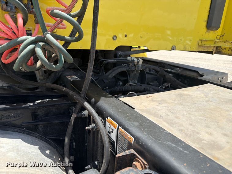 image for item YA4059 2017 Peterbilt 579 semi truck