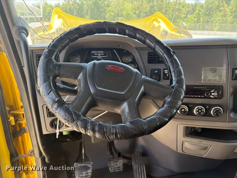 image for item YA4059 2017 Peterbilt 579 semi truck