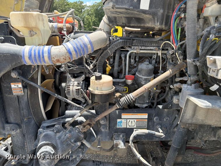 image for item YA4059 2017 Peterbilt 579 semi truck