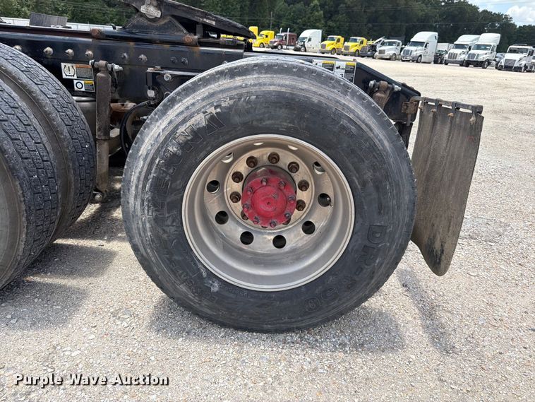 image for item YA4059 2017 Peterbilt 579 semi truck