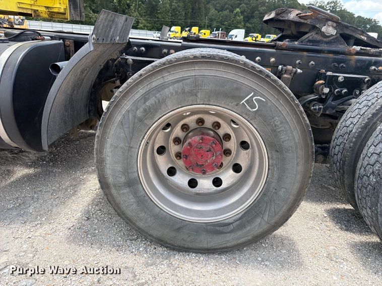 image for item YA4059 2017 Peterbilt 579 semi truck