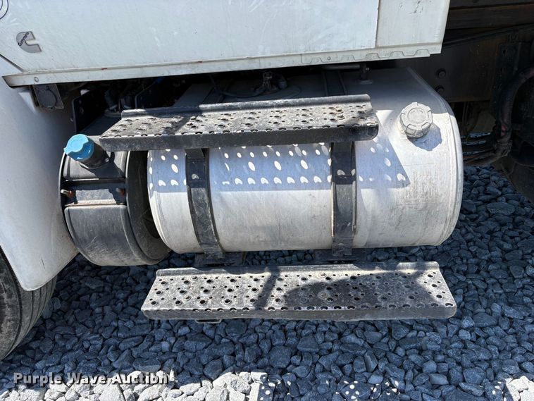image for item YA4063 2020 International MV607 box truck
