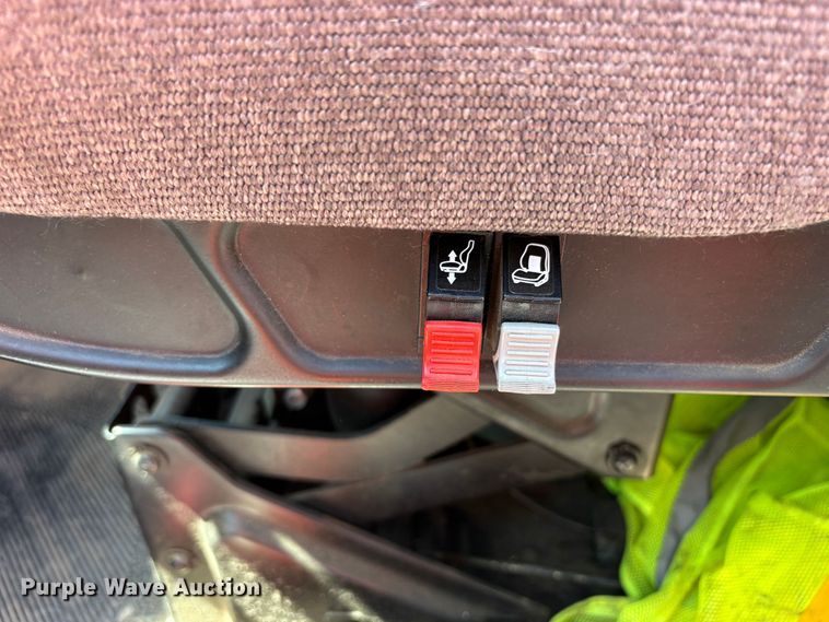 image for item YA4063 2020 International MV607 box truck