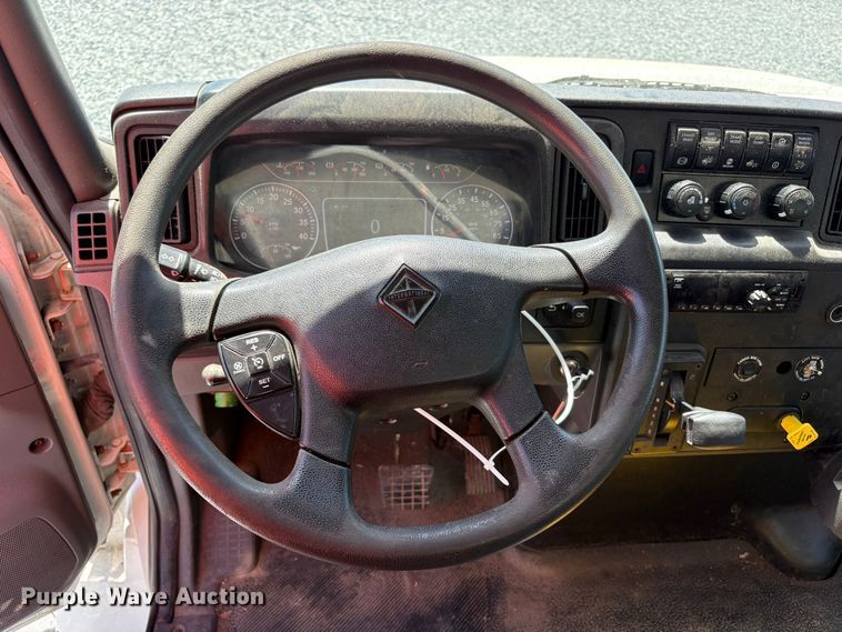 image for item YA4063 2020 International MV607 box truck