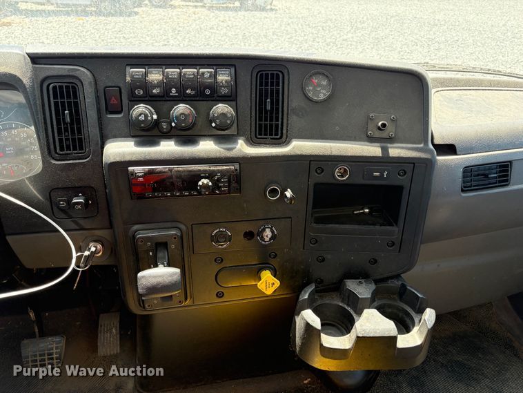 image for item YA4063 2020 International MV607 box truck