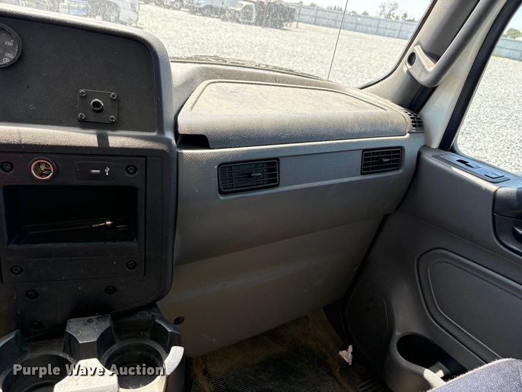 image for item YA4063 2020 International MV607 box truck