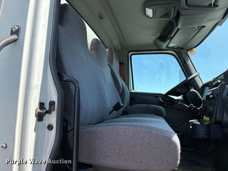 image for item YA4063 2020 International MV607 box truck