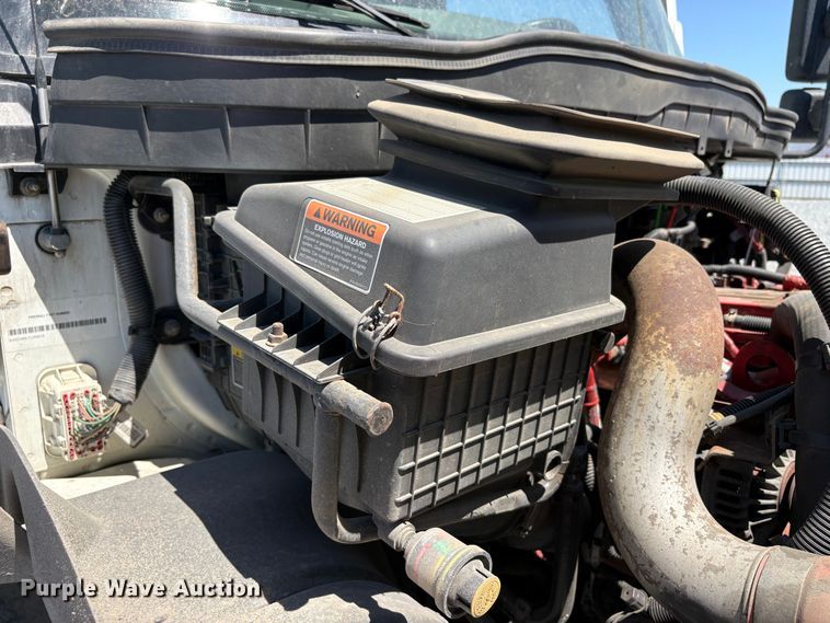 image for item YA4063 2020 International MV607 box truck