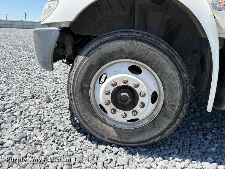 image for item YA4063 2020 International MV607 box truck