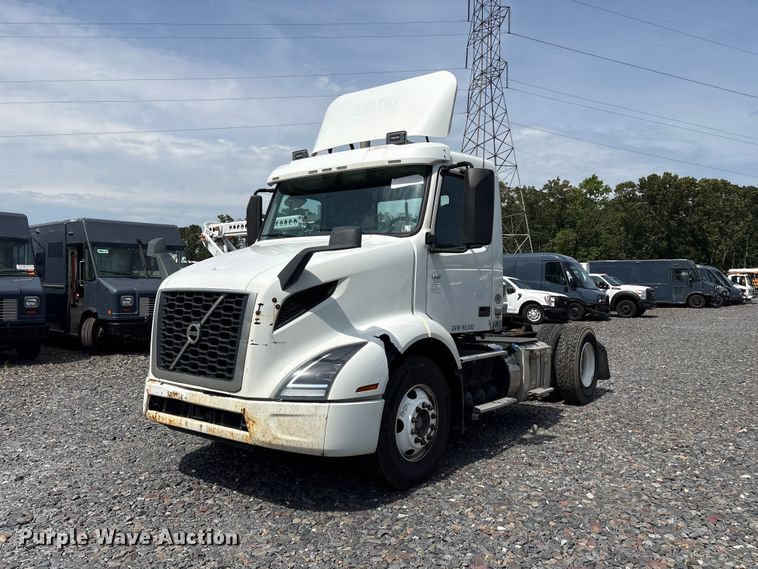 2019 Volvo VNR semi truck