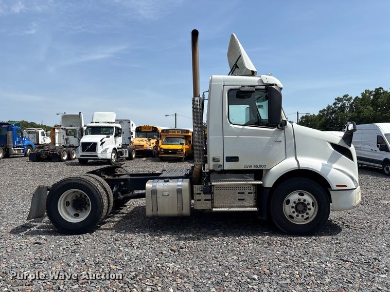 image for item YA4080 2019 Volvo VNR semi truck