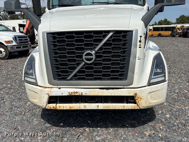 image for item YA4080 2019 Volvo VNR semi truck