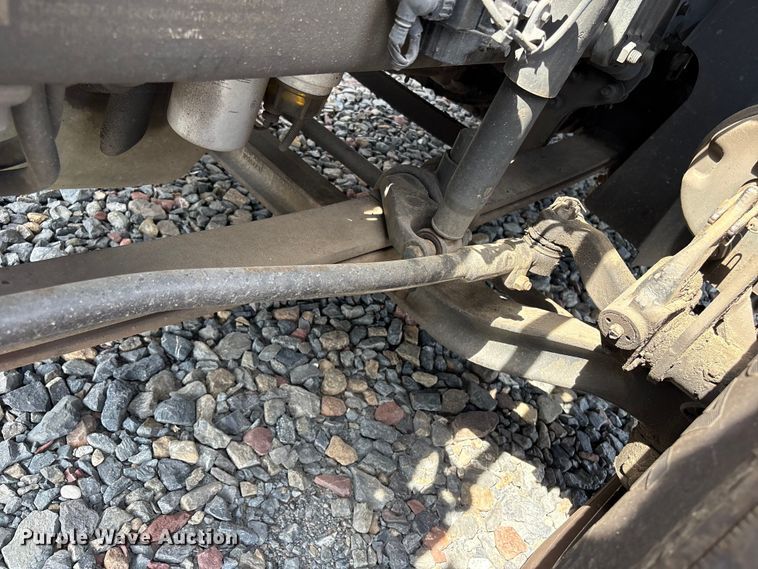 image for item YA4080 2019 Volvo VNR semi truck