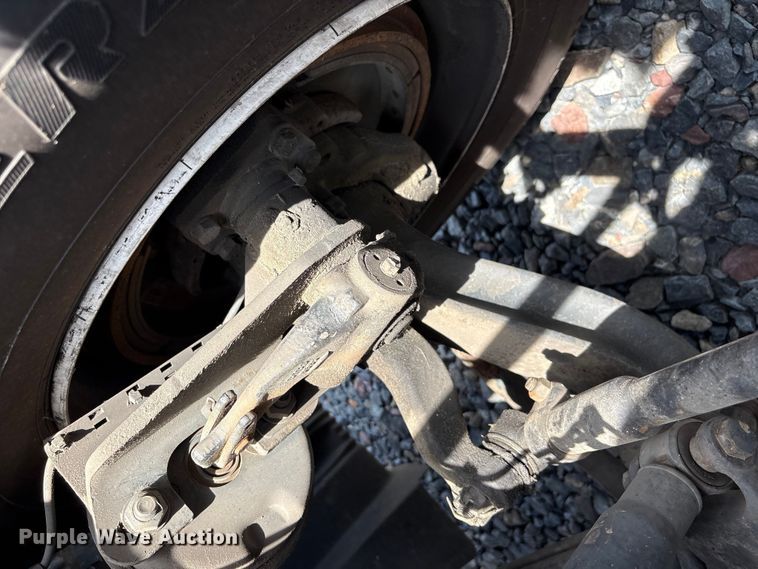 image for item YA4080 2019 Volvo VNR semi truck