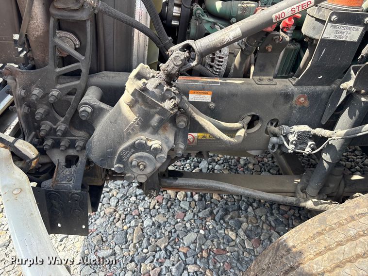 image for item YA4080 2019 Volvo VNR semi truck