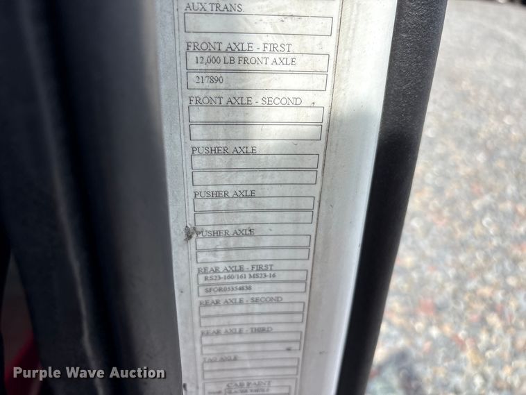 image for item YA4080 2019 Volvo VNR semi truck