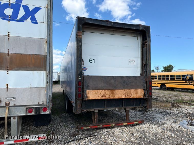 image for item YA4117 2001 Utility VS2RX dry van trailer