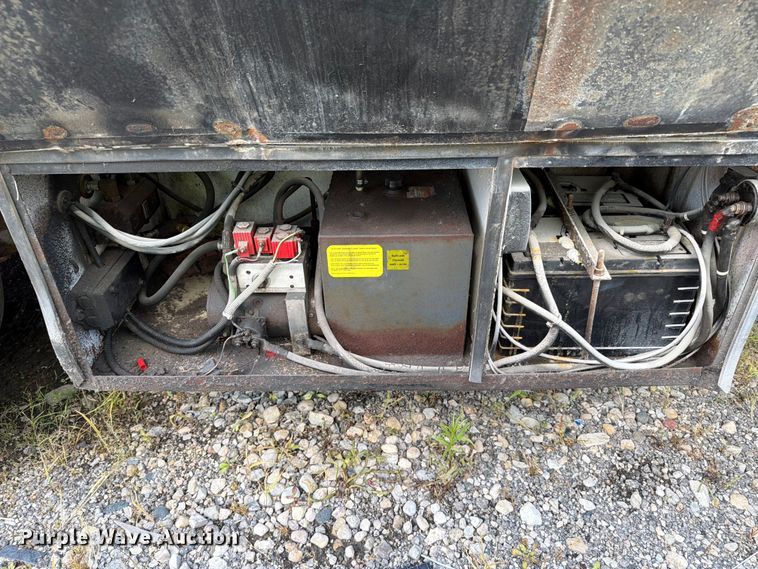 image for item YA4117 2001 Utility VS2RX dry van trailer