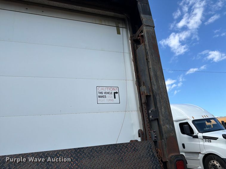 image for item YA4117 2001 Utility VS2RX dry van trailer