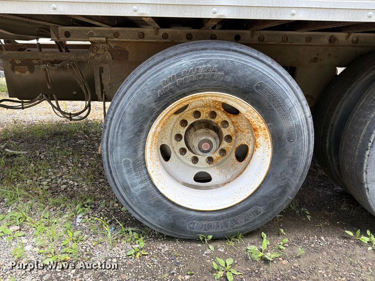 image for item YA4117 2001 Utility VS2RX dry van trailer