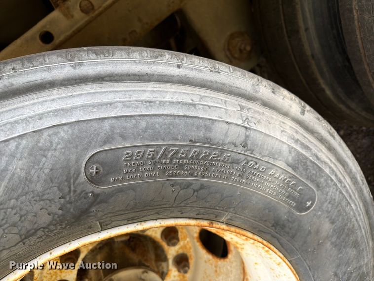 image for item YA4117 2001 Utility VS2RX dry van trailer