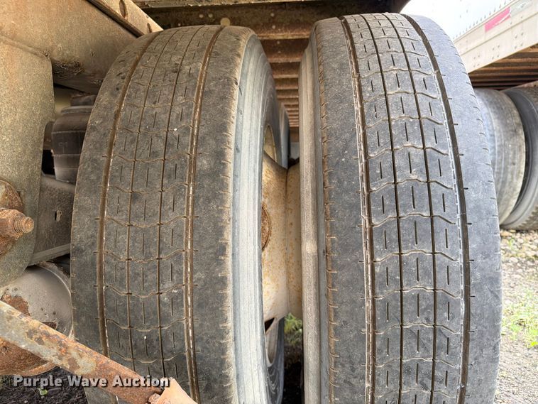 image for item YA4117 2001 Utility VS2RX dry van trailer