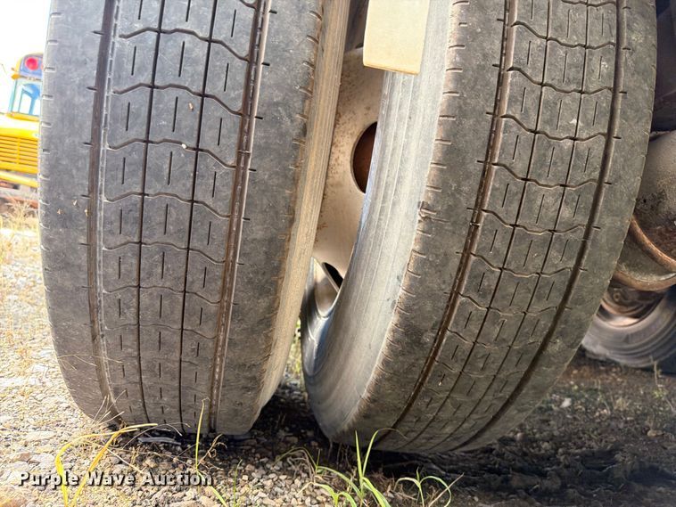 image for item YA4117 2001 Utility VS2RX dry van trailer