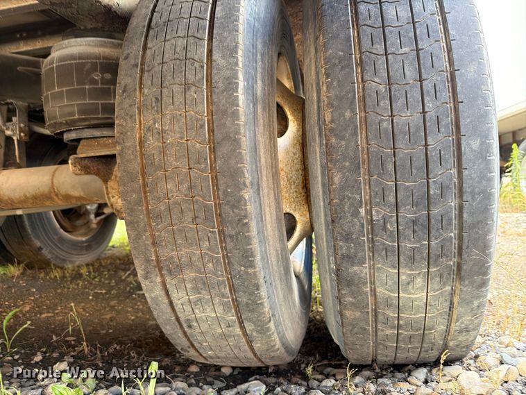 image for item YA4117 2001 Utility VS2RX dry van trailer