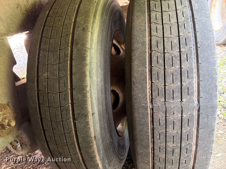 image for item YA4117 2001 Utility VS2RX dry van trailer