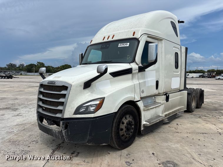 2021 Freightliner Cascadia 126 semi truck