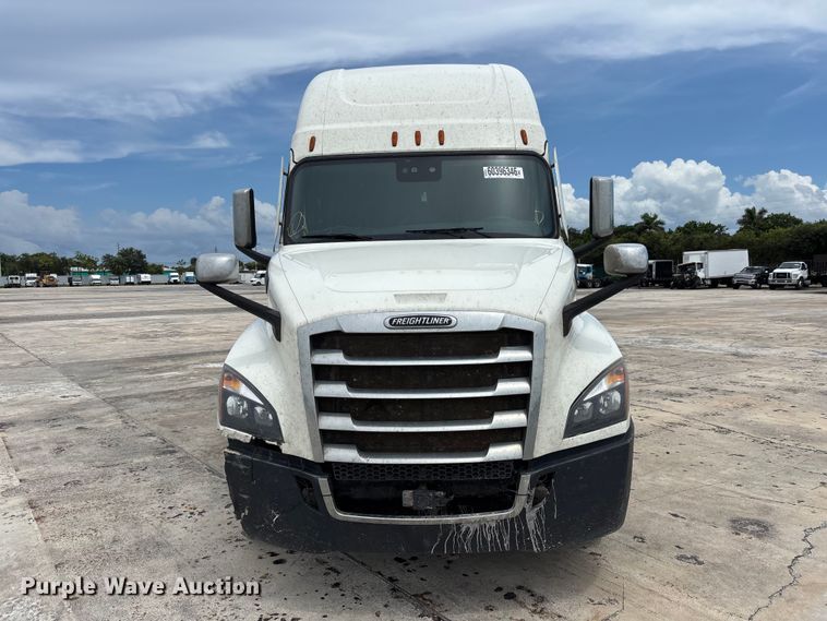 image for item YA4134 2021 Freightliner Cascadia 126 semi truck