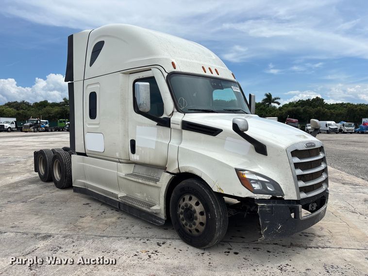 image for item YA4134 2021 Freightliner Cascadia 126 semi truck