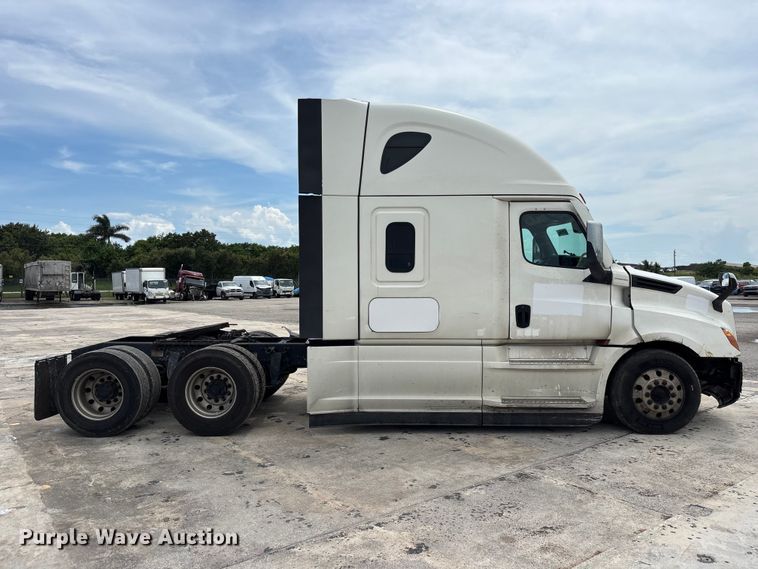 image for item YA4134 2021 Freightliner Cascadia 126 semi truck