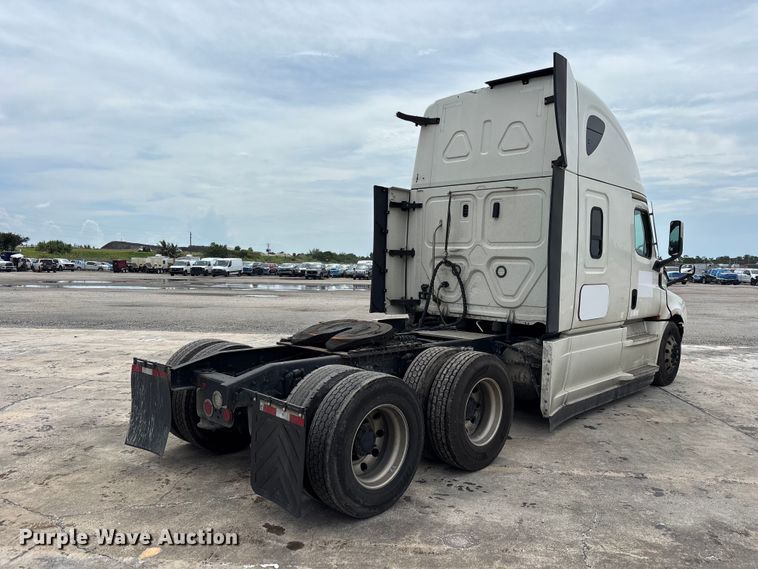 image for item YA4134 2021 Freightliner Cascadia 126 semi truck