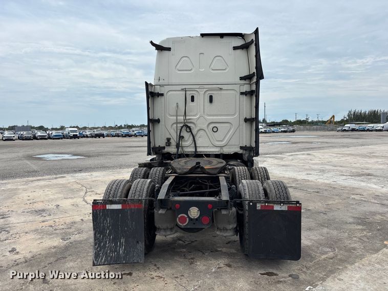 image for item YA4134 2021 Freightliner Cascadia 126 semi truck