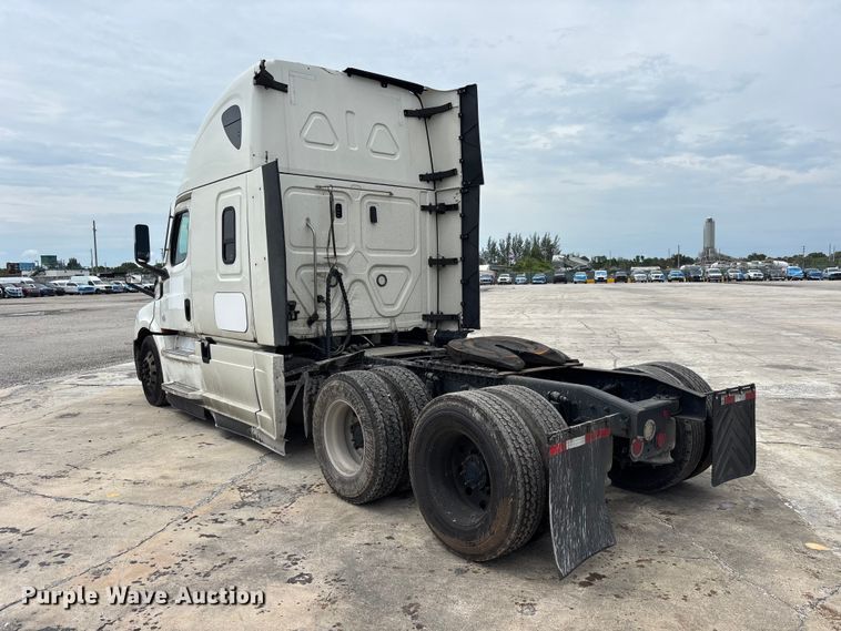image for item YA4134 2021 Freightliner Cascadia 126 semi truck