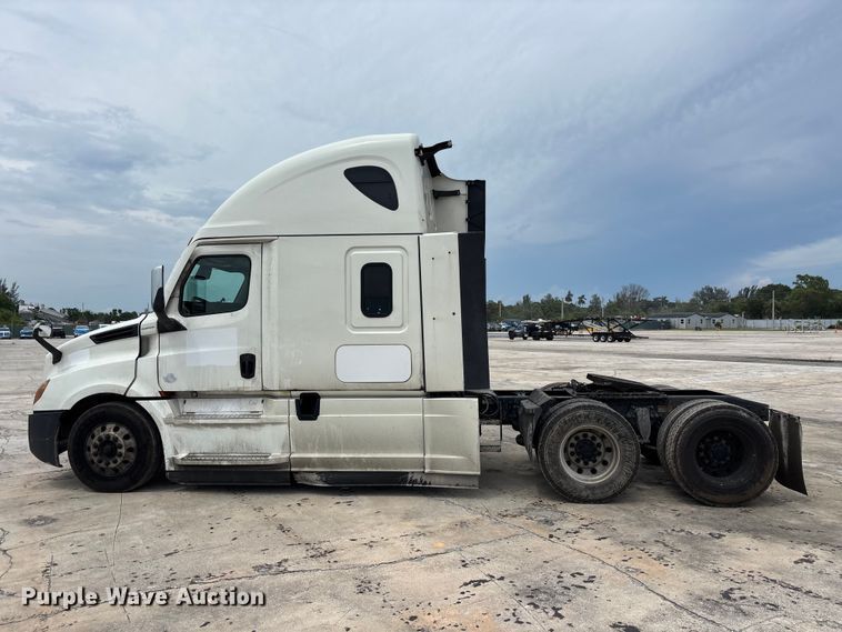 image for item YA4134 2021 Freightliner Cascadia 126 semi truck